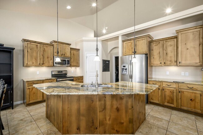 Building Photo - Move-In Ready Upstairs Unit – Available Now