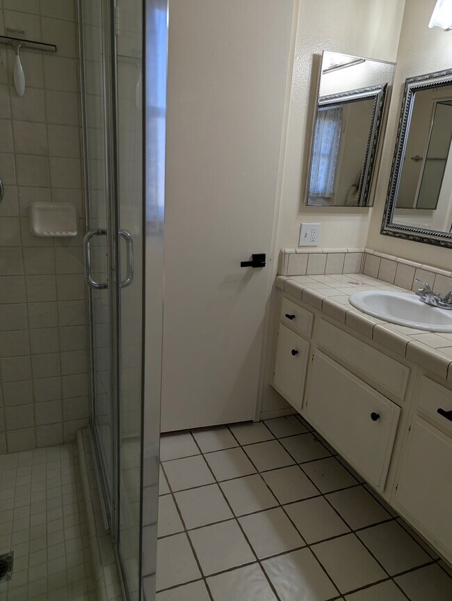 Building Photo - 6237 Hunter St