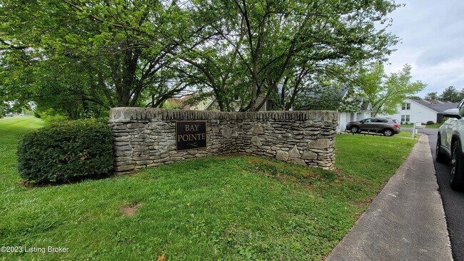 Building Photo - 10520 Bay Pointe Ct