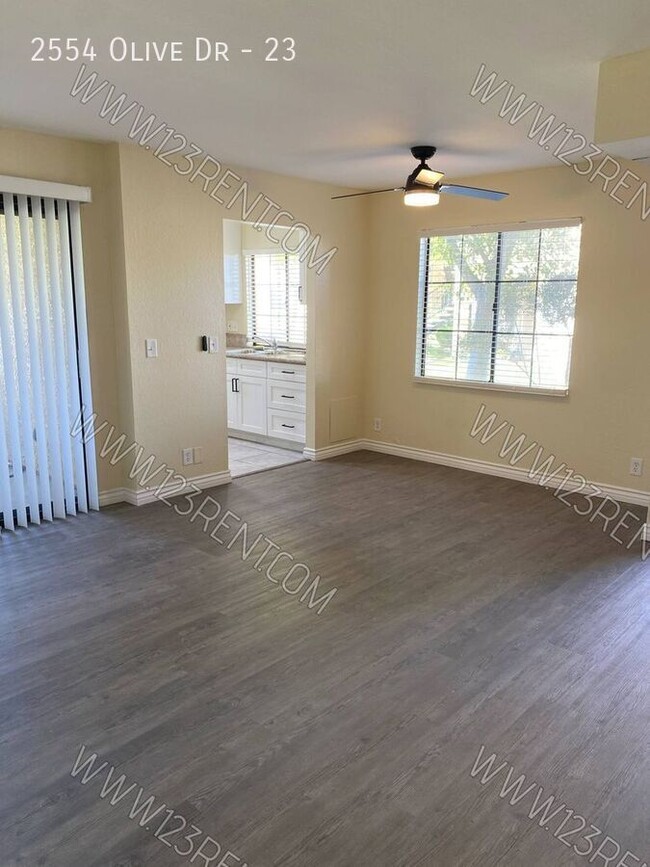 Building Photo - 2554 Olive Dr