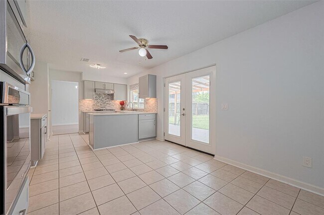 Building Photo - 3131 Double Lake Dr