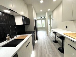 Building Photo - Luxurious Penthouse Studio condo at Zilker