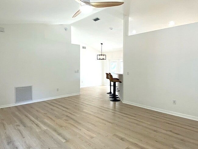 Building Photo - Beautiful New Smyrna Beach Home!