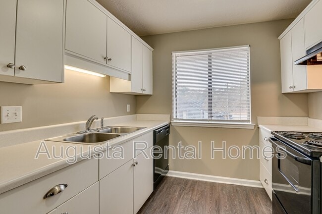 Building Photo - 3004 Strickland Ct