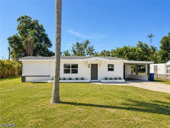 Building Photo - 4426 Poinsettia St