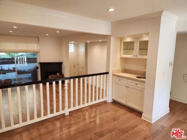 Building Photo - 1546 Palisades Dr