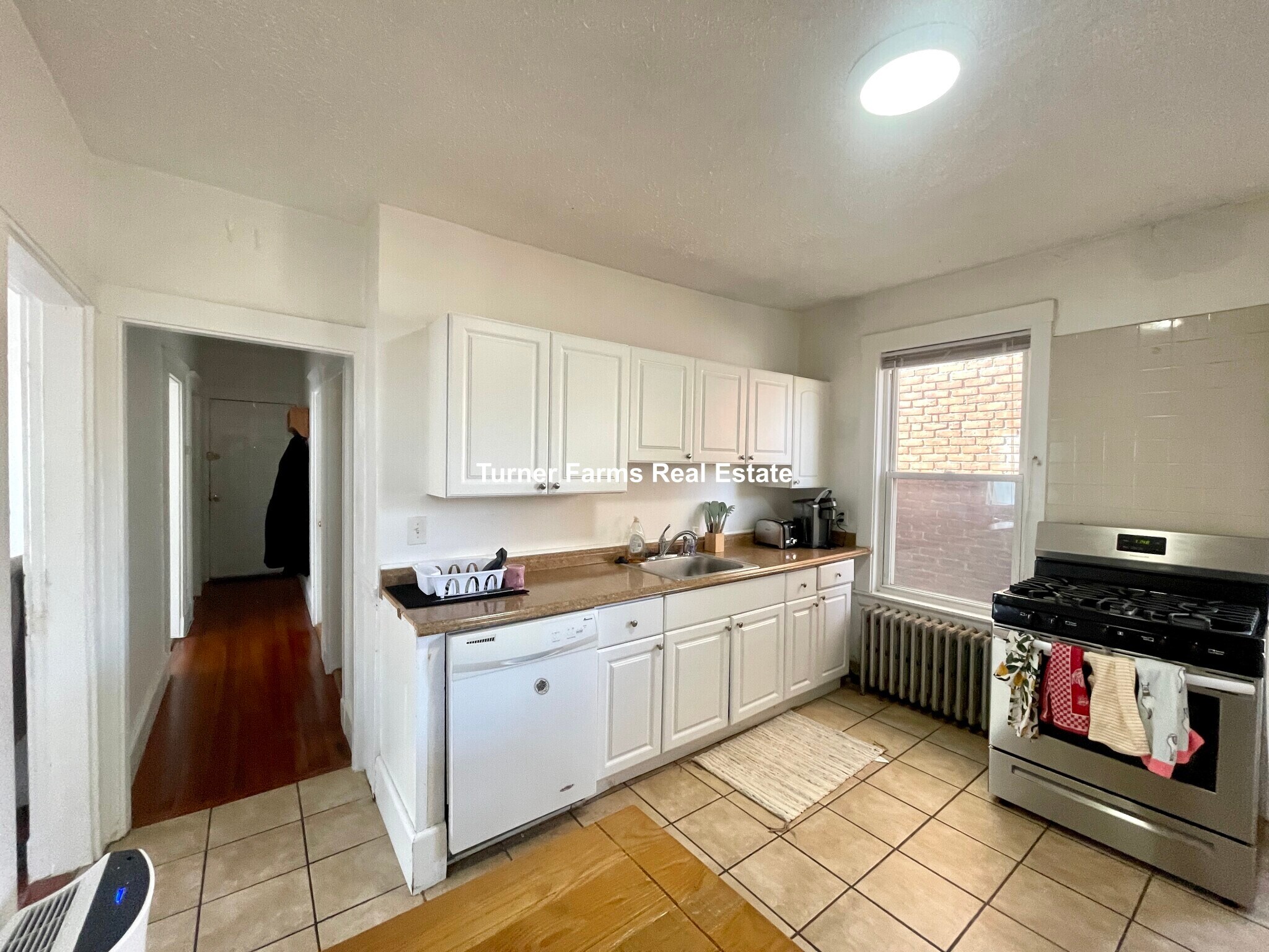 Building Photo - 162 Kelton St