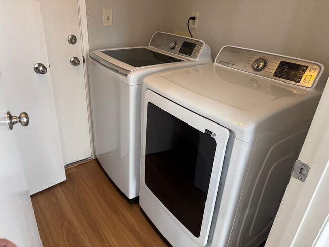 Building Photo - 2776 Woodmont Dr