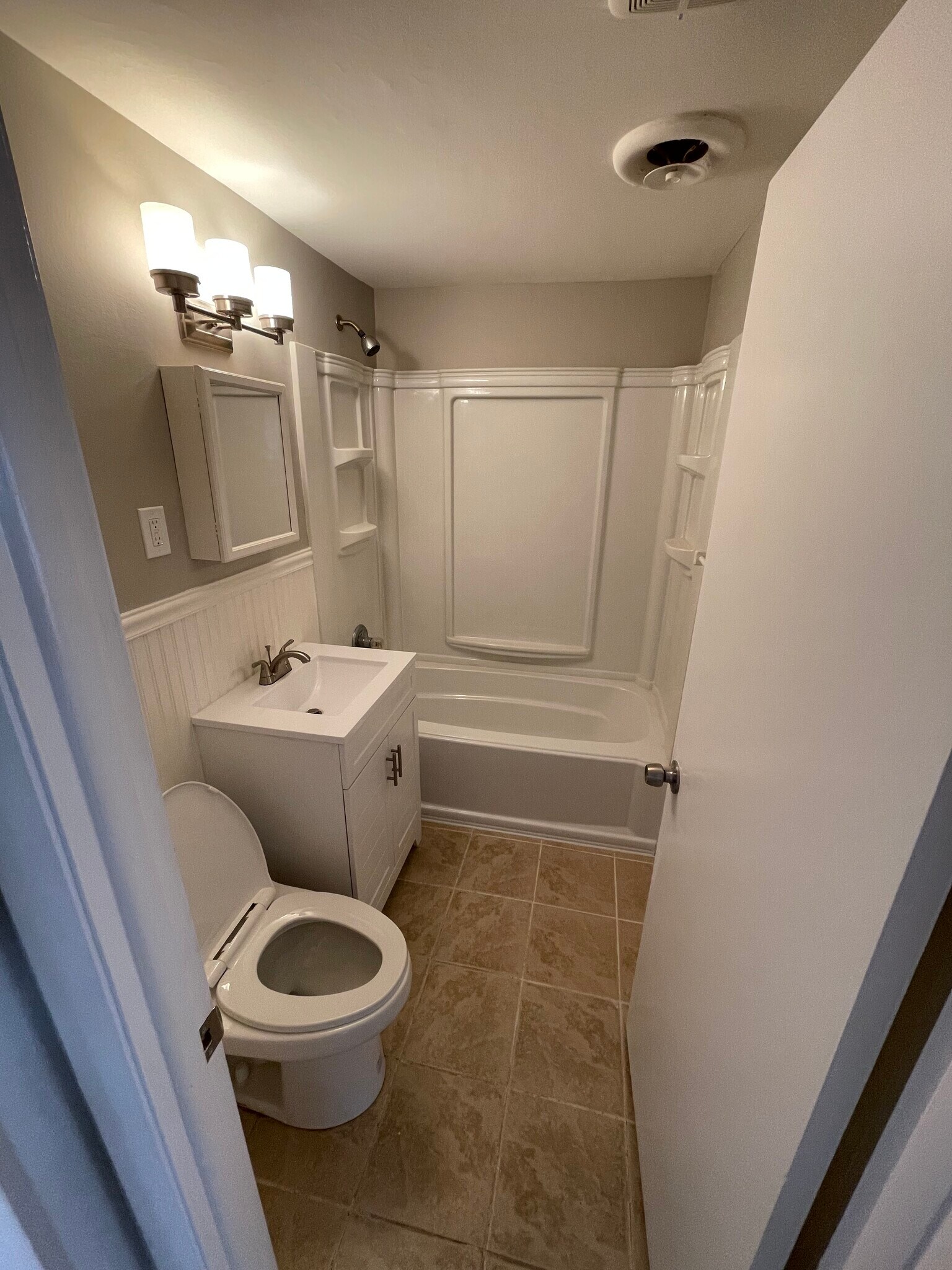 Building Photo - 124 Biruta St