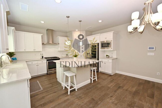 Building Photo - 1439 E Via Albero Dr
