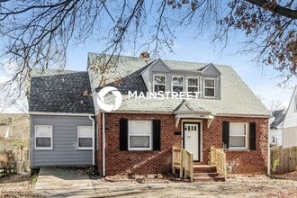 Building Photo - 3 Bedroom Pet-Friendly Home in Kansas City, MO with Main Street Renewal