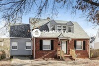 Building Photo - 3 Bedroom Pet-Friendly Home in Kansas City, MO with Main Street Renewal
