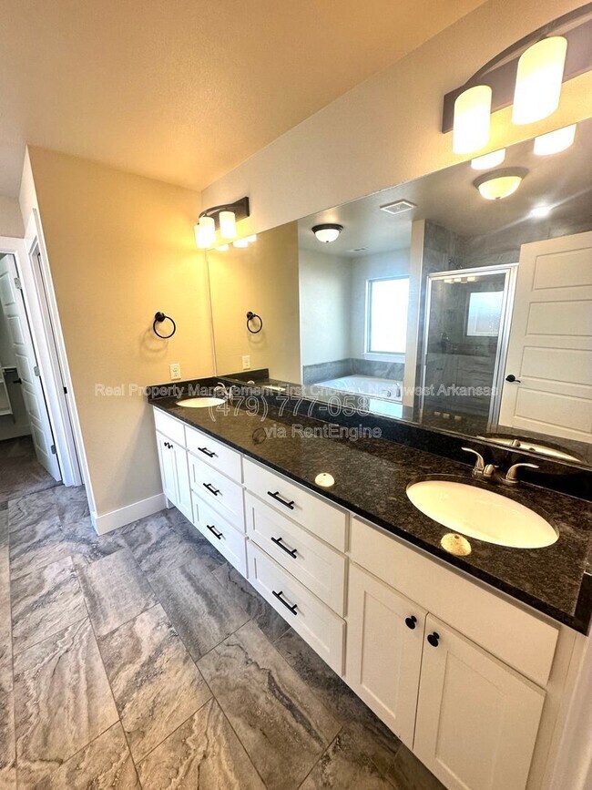 Building Photo - 3600 SW Brittany Rd