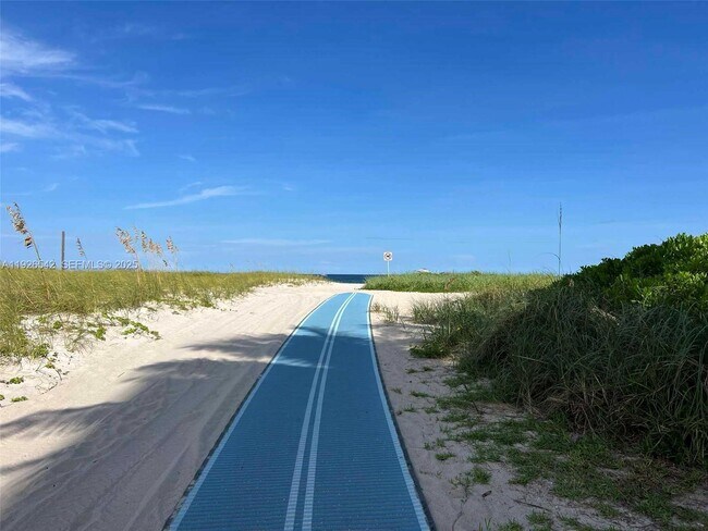 Building Photo - 3257 NE 13th St