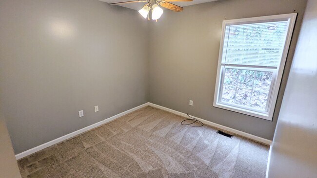 Building Photo - 2/2 Home with Office/Bath/Closet