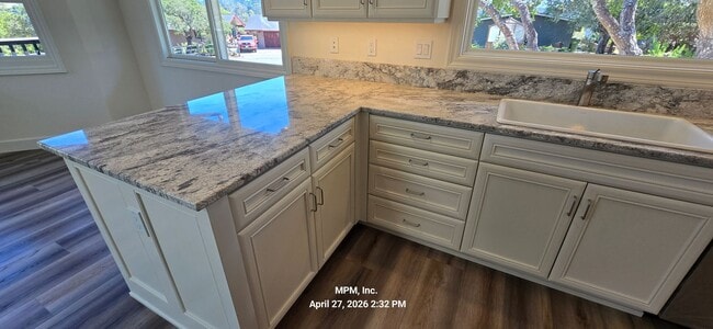 Building Photo - large custom home with peek a boo ocean views