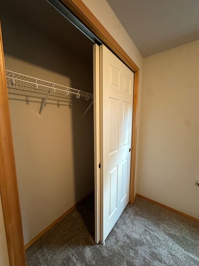 Building Photo - Lovely SE Single Story 3 Bedroom Home with Office!