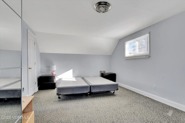 Building Photo - 980 Woodgate Ave