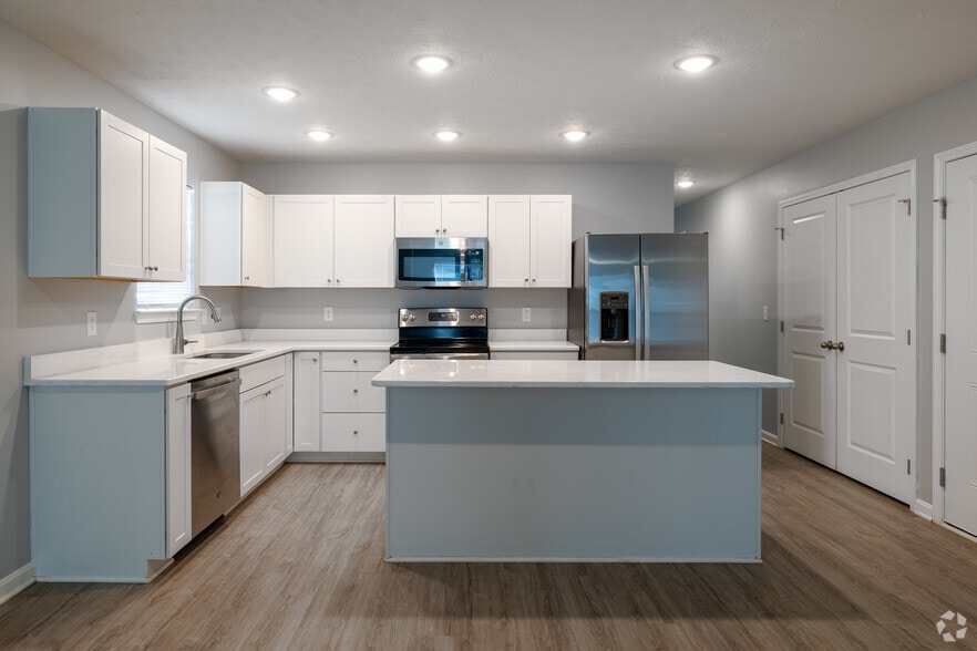 3BR, 2BA - 1,165SF Kitchen - Circle Point Villas