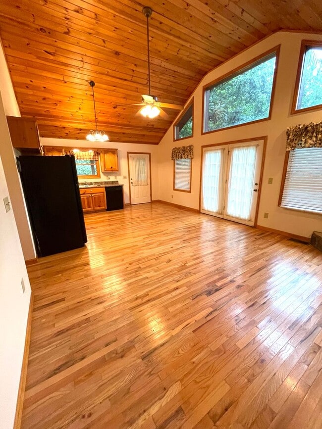 Building Photo - Emerald Downs 2 Bedroom