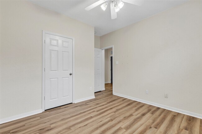 Building Photo - 415 Abbey Ln