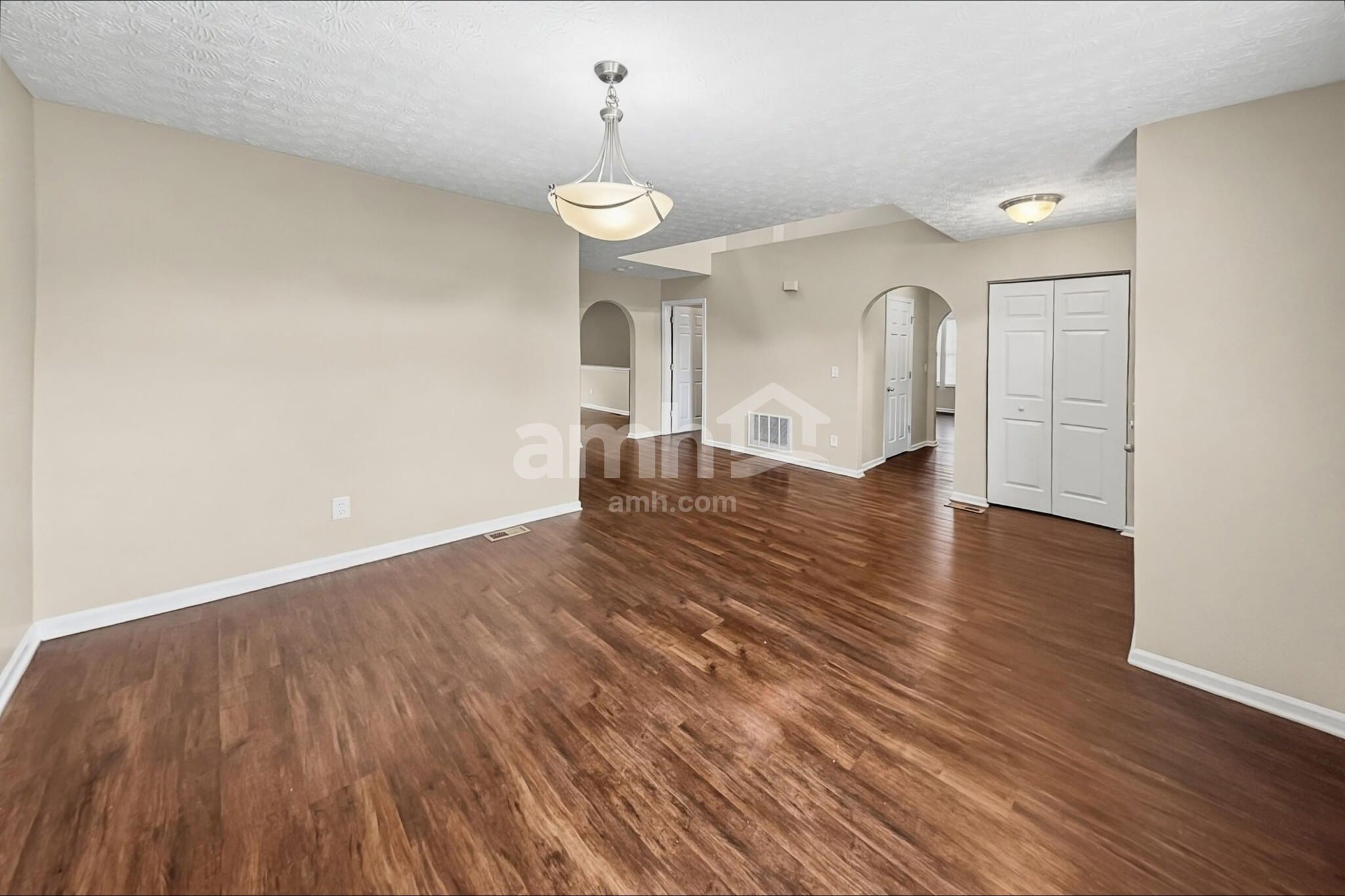 Building Photo - 340 Evergreen Cir