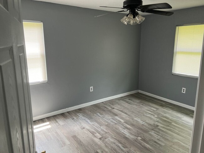 Building Photo - SUMMER MOVE-IN SPECIAL: $300 OFF 1ST MONTH...