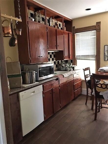 Building Photo - 402 Rogers St