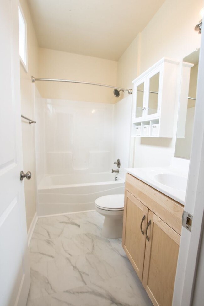 Building Photo - 966 Pink St