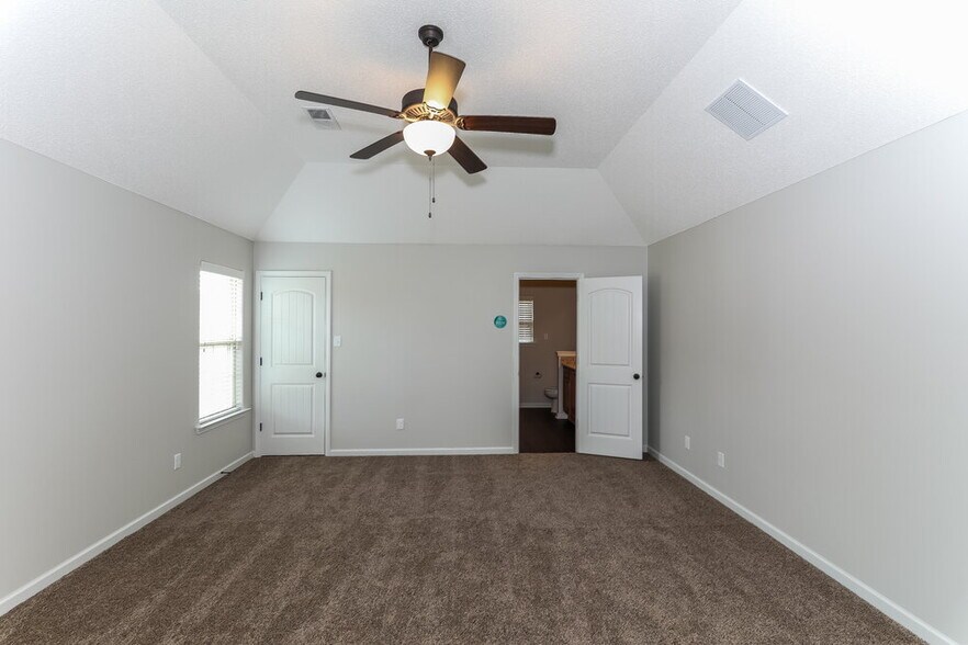 Building Photo - 9450 Darren Cir S