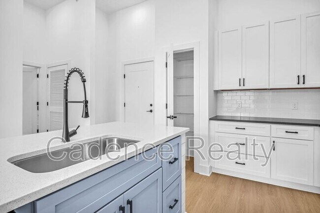 Building Photo - 610 S Kerr Ave