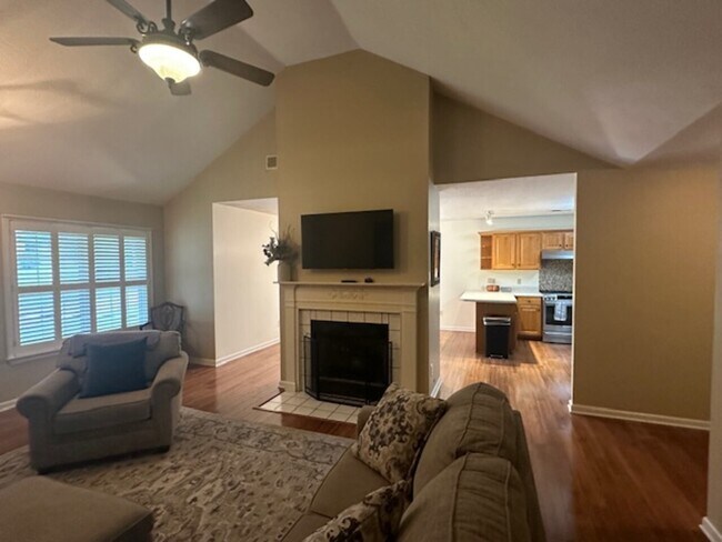 Building Photo - 4 Walnut Grove Cove
