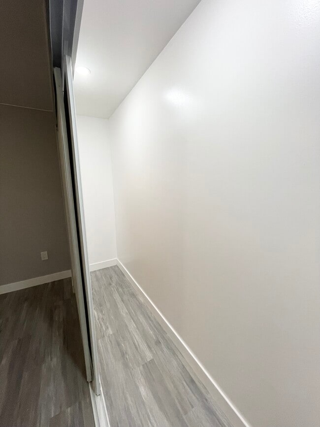 Building Photo - 10252 Vena Ave