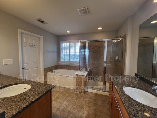 Building Photo - 3415 Triview Square