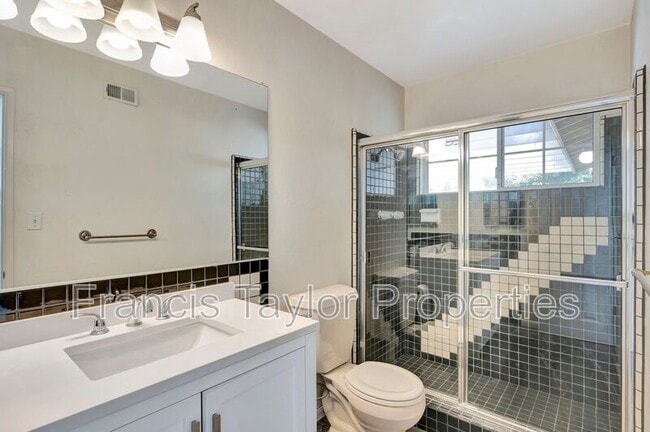 Building Photo - 16303 Avenida Florencia