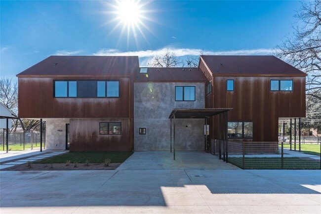 Building Photo - 915 Tillery St