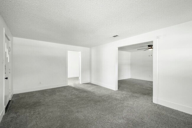 Building Photo - 904 Mansfield St