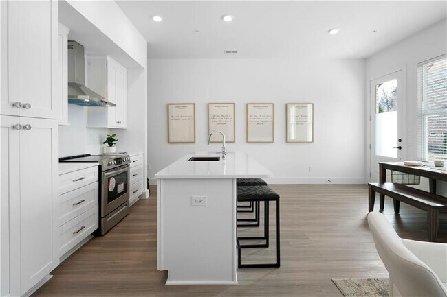 Building Photo - 9040 Main St