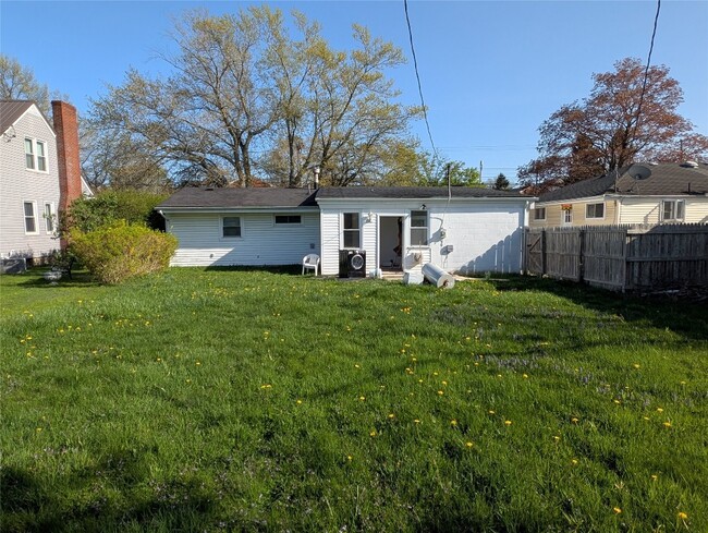 Building Photo - 650 E 38th St