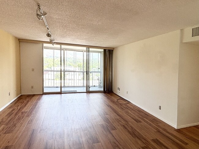 Building Photo - 710 E 200 S