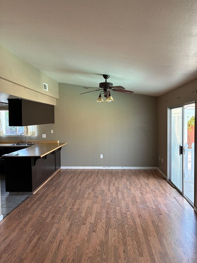 Building Photo - 3 Bedroom 2 Bath with Pool