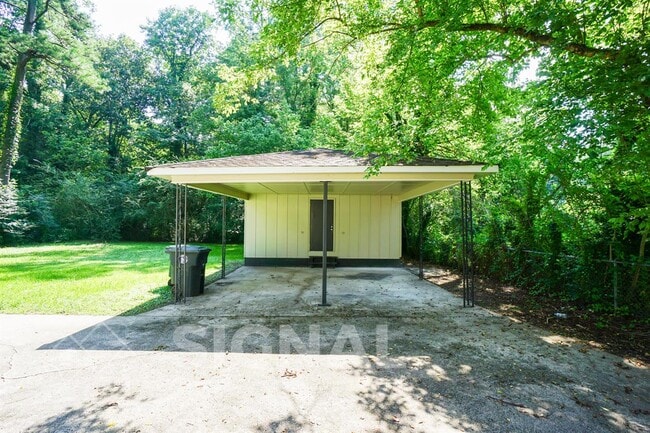 Building Photo - 1209 Lynn Acres Dr