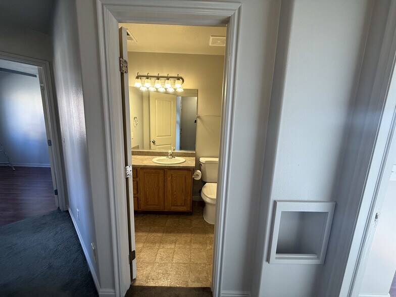 Building Photo - 1167 E 400 S