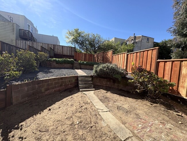 Building Photo - 1327-1329 Judah Street