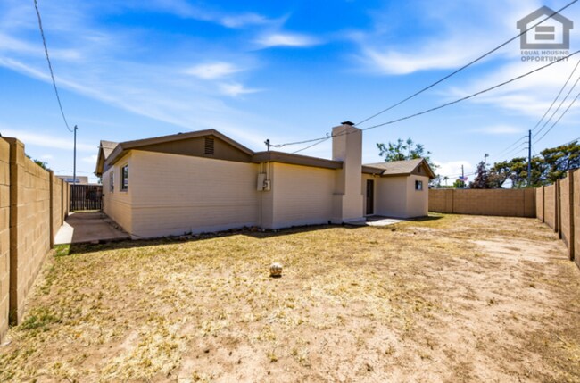 Building Photo - 4Bed/2Bath House at 35th Ave/Cactus! Ready for Immediate Move-In! -- NO HOA! FULLY REMODELED!