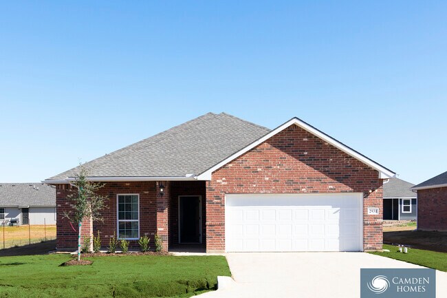 Primary Photo - 105 Grove Wy