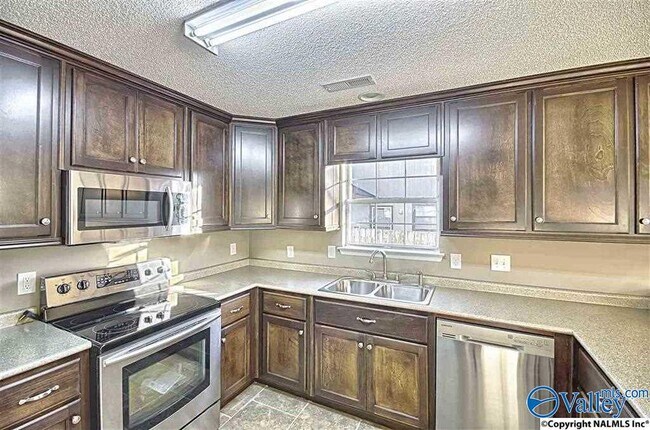 Building Photo - 105 Grey Fawn Trail