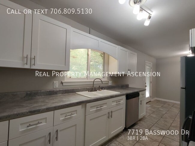 Building Photo - 7719 Basswood Dr