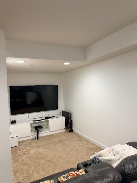 Building Photo - 7413 Matapan Dr