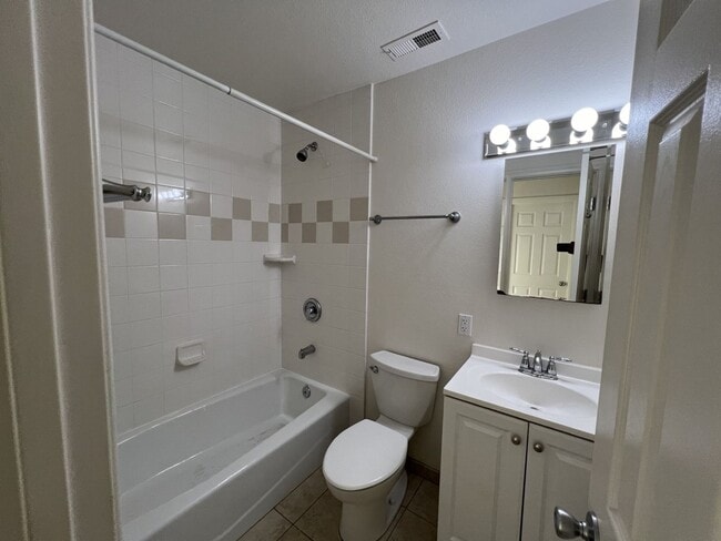 Building Photo - Amazing 4 Bedroom in the Heart of SD!